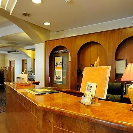 Trasimeno 3* باسّينيانو سول تْرازي